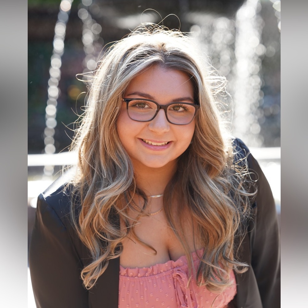 Meet your Posher, Olivia